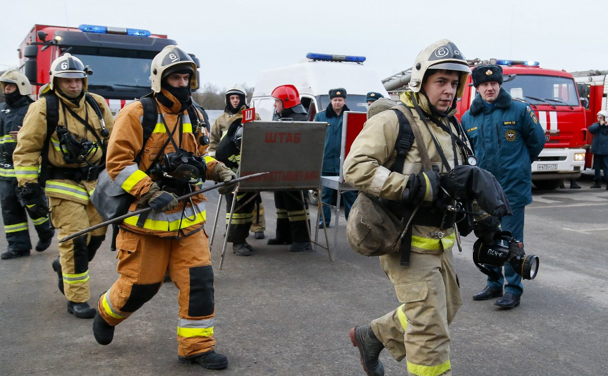 В тульском ТРЦ «Макси» работали пожарные: фоторепортаж