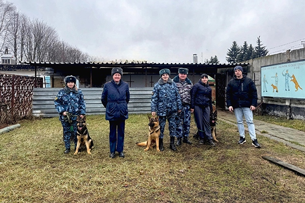 Тульские кинологи отправили щенков на службу в УФСИН в Рязанскую область