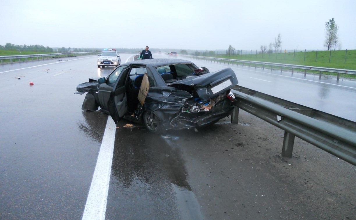 На М4 водитель ВАЗа врезался в дорожное ограждение