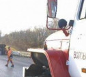 Трассу в Тульской области перекрыл опрокинувшийся грузовик