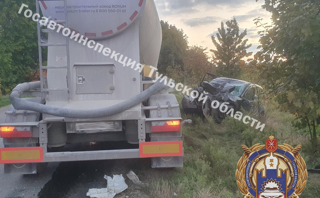 Под Тулой автоледи погибла, влетев в фуру на встречке