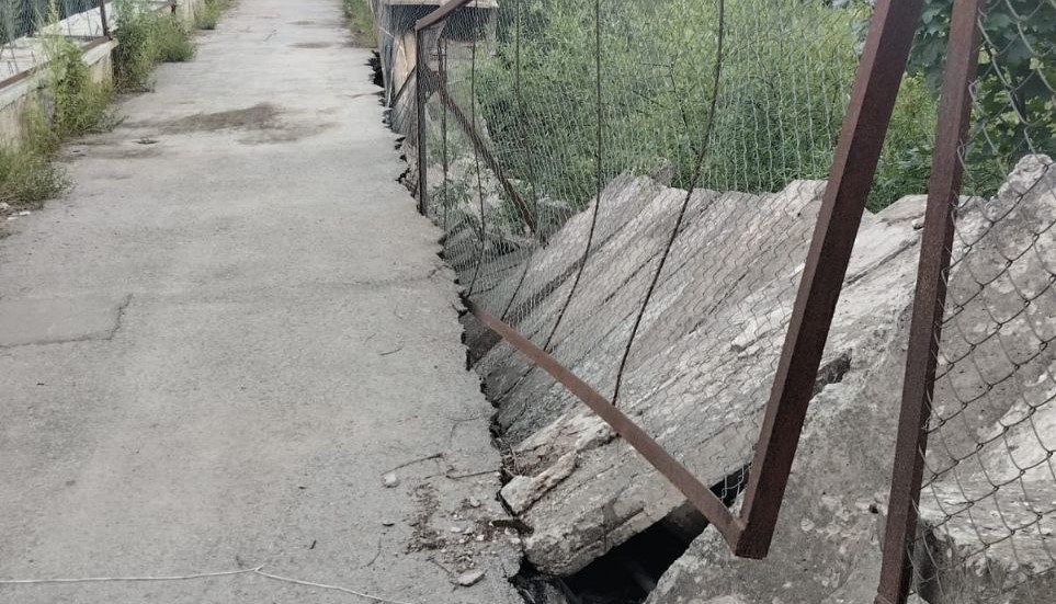 Рухнувший мост в Иншинском не ремонтируют уже полтора месяца