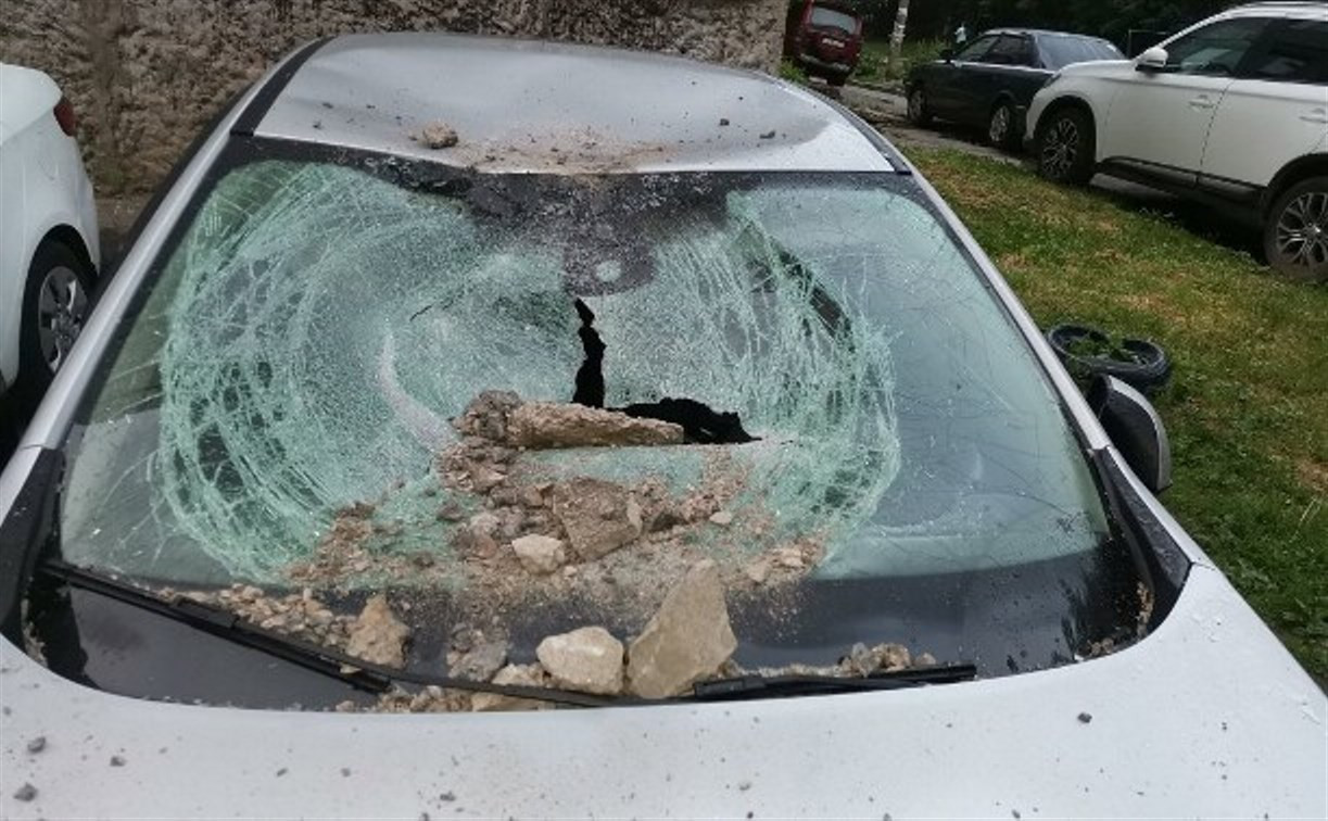 Тульская УК об упавших на машины кусках бетона: «Плиты сами упасть не могли!»