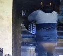 В Туле мужчина утащил аппарат для зарядки мобильных телефонов: видео