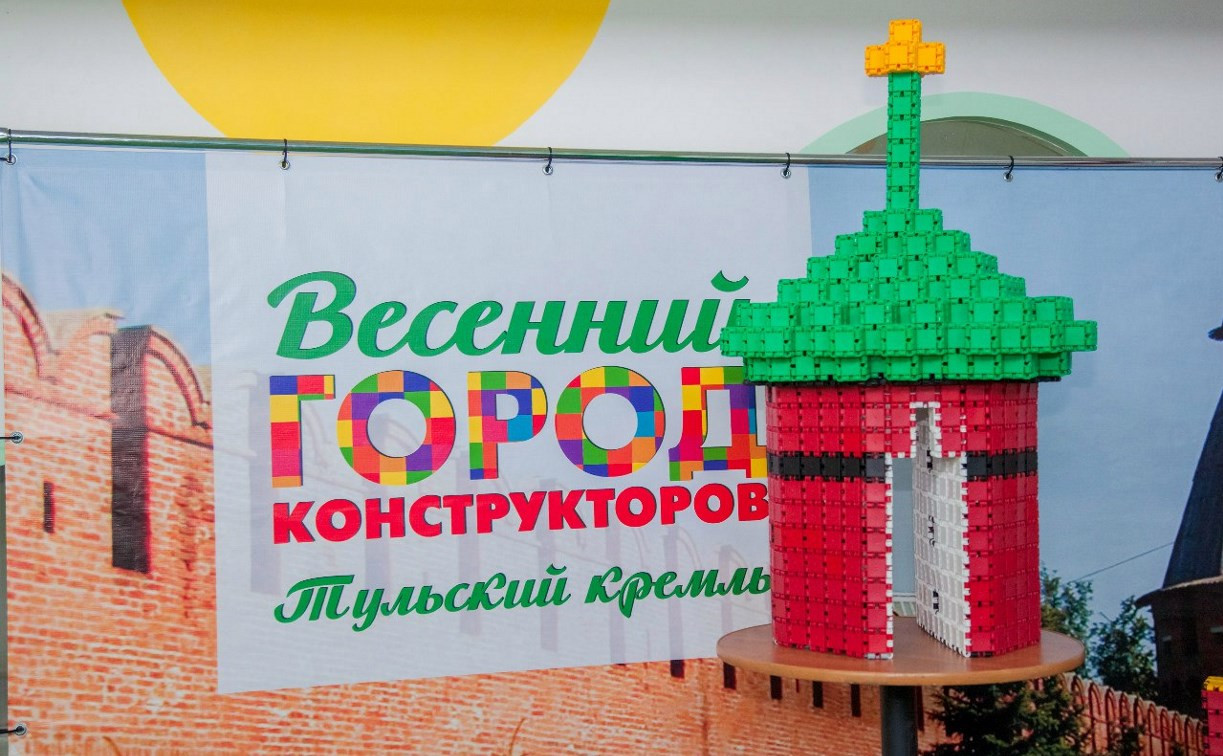 Макет башни Тульского кремля из конструктора отправился в путешествие по России
