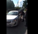 Пьяная мать с ребенком на Chevrolet пыталась скрыться от полиции и сбила инспектора: видео 