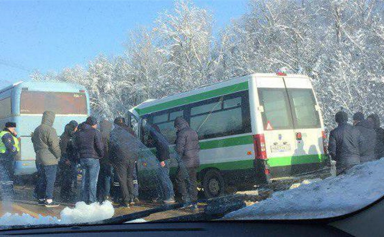 На трассе М-2 «Крым» в ДТП с автобусами пострадали шесть человек