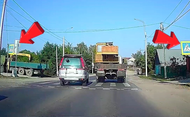 В Туле водитель минивэна едва не устроил лобовое на пешеходном переходе