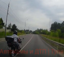 В Туле рисковый мотоциклист обогнал на опасном «слепом» повороте