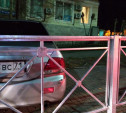 На ул. Бундурина в Туле припаркованную легковушку обнесли забором