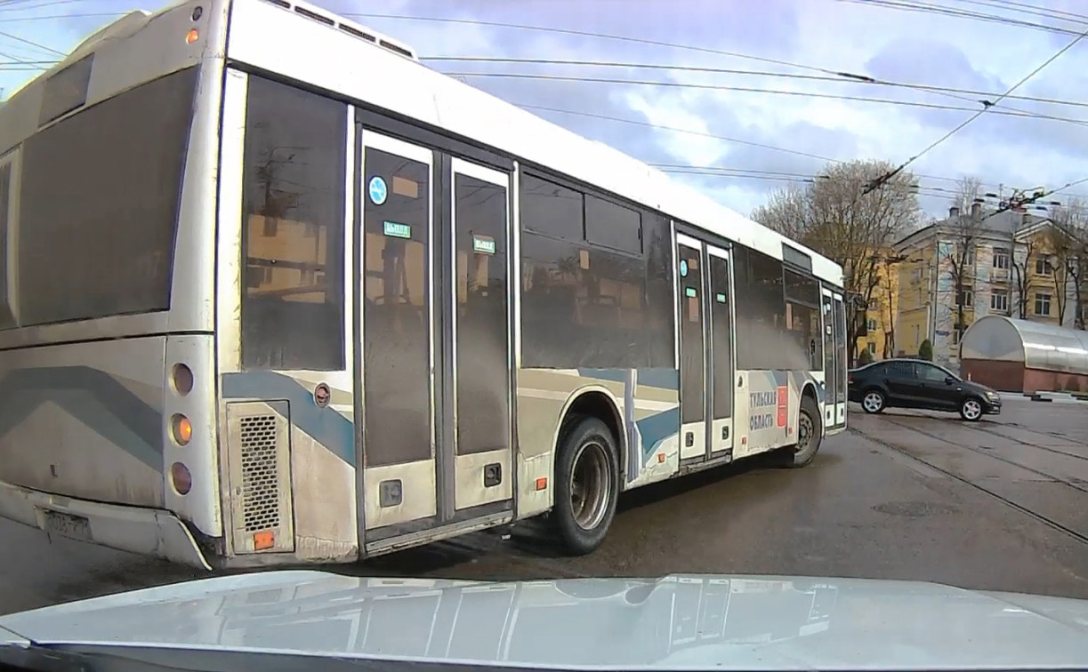 На пр. Ленина автобус № 117 нарушил ПДД