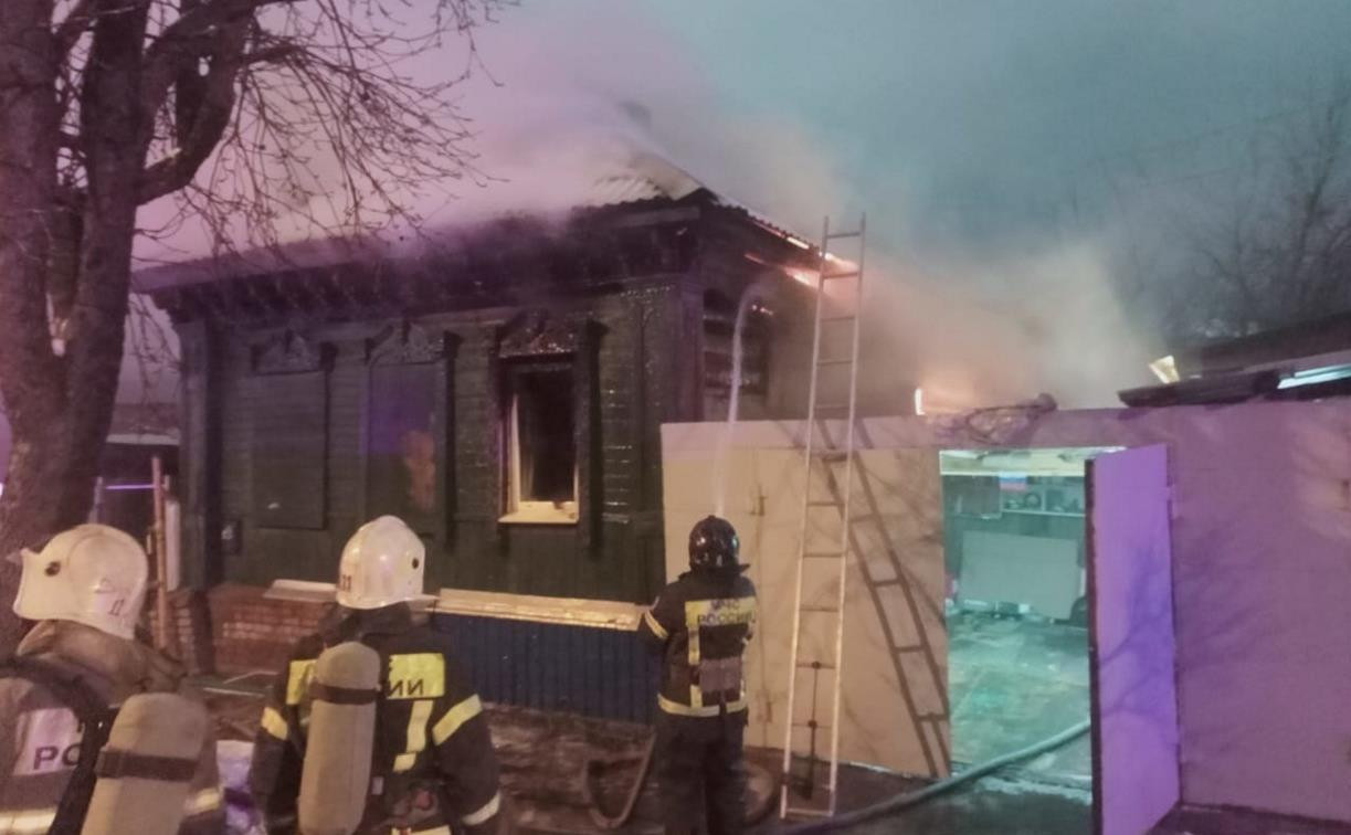При пожаре в частном доме на ул. Осташева в Туле спасли человека