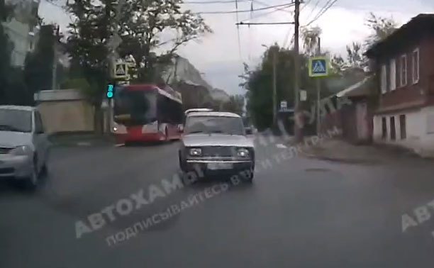 В Туле торопыга на «семерке» едва не устроил лобовое ДТП