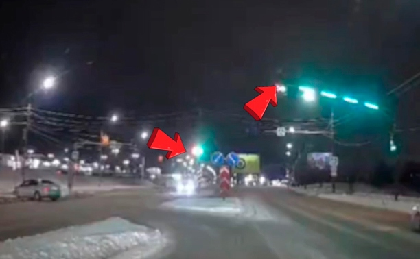 На Восточном обводе водитель кроссовера решил, что ему можно на красный