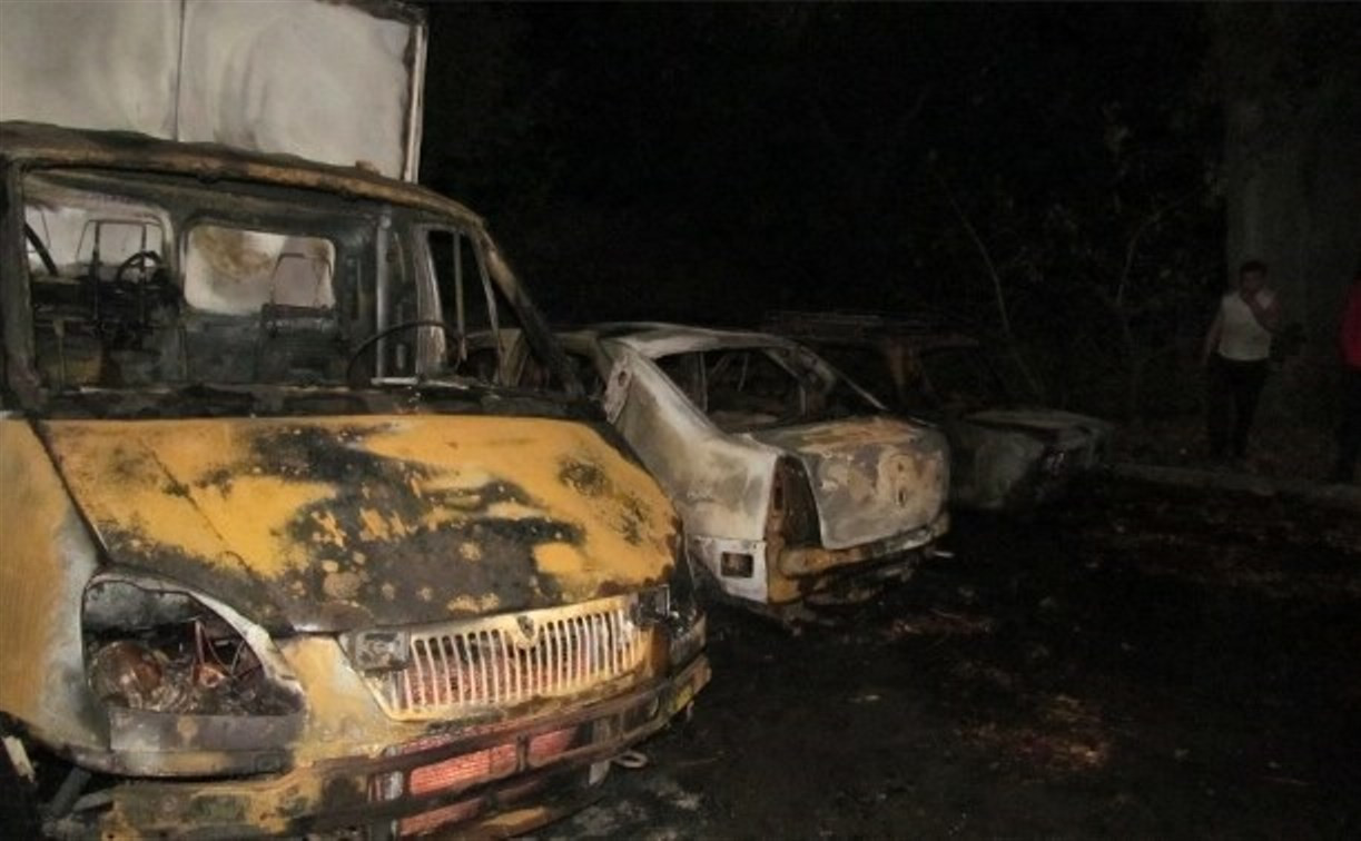 Ночью в Шатске сгорели три автомобиля