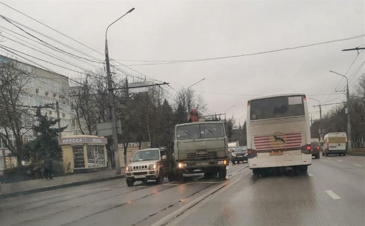 Из-за ДТП с КамАЗом на проспекте Ленина образовалась пробка