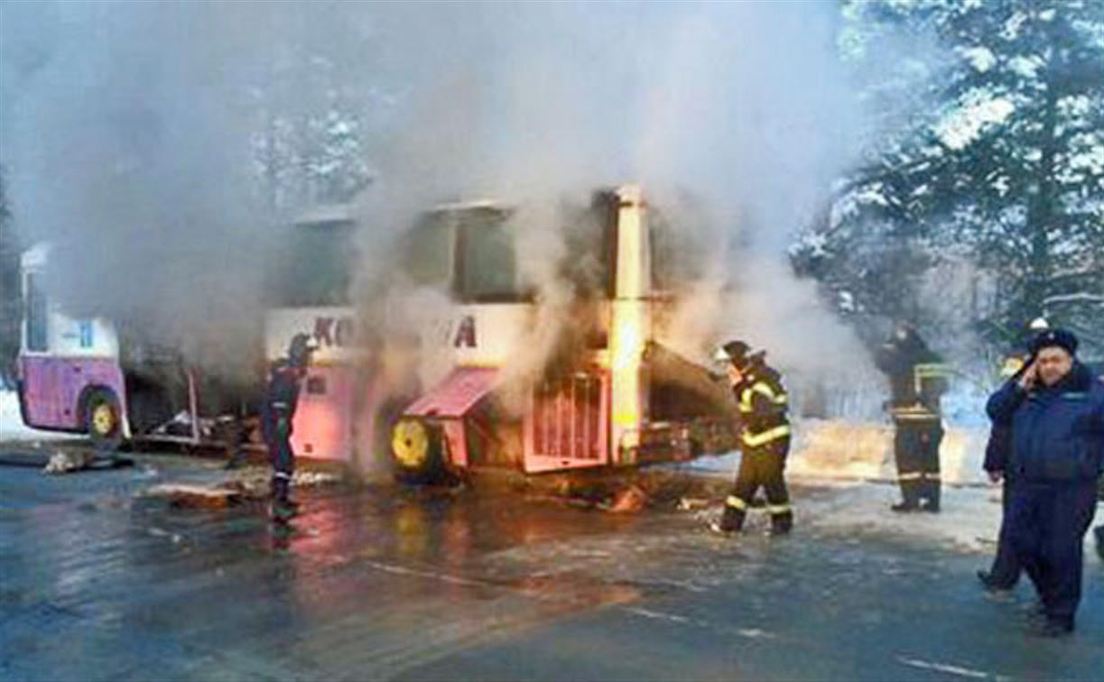 У автобуса, который вез детей на творческий конкурс в Тулу, загорелся двигатель