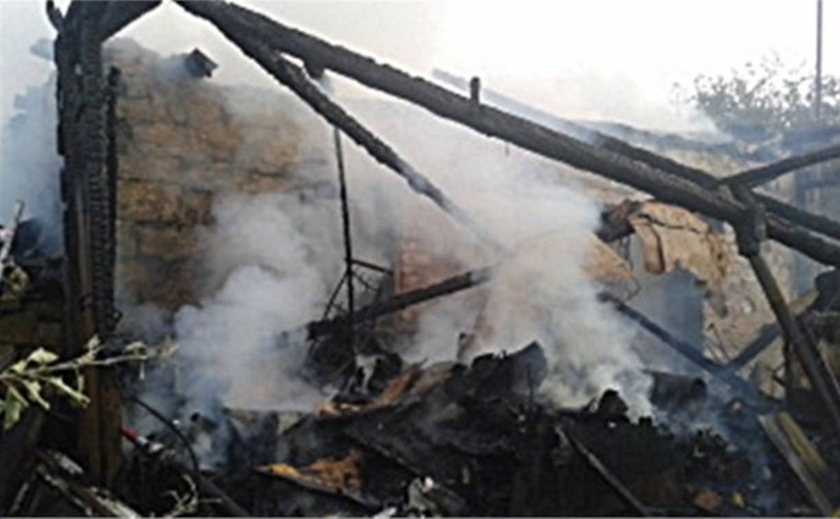 Вечером в Новомосковском районе сгорел жилой дом