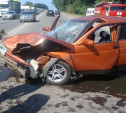 На Новомосковском шоссе столкнулись три автомобиля