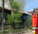 В Туле горит заброшенный дом