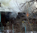 Горящий дом в Щёкинском районе тушили 44 пожарных