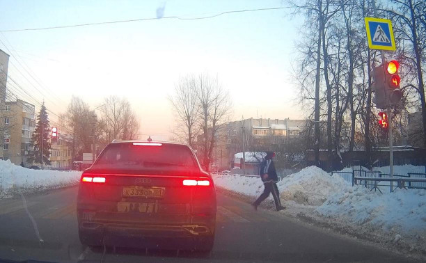«А если джип большой, наглости не занимать»: регистратор снял автохама на Одоевском шоссе 