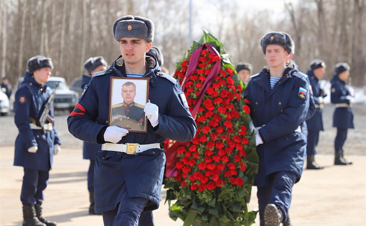 В Туле похоронили Романа Николенко, погибшего на Украине при исполнении воинского долга