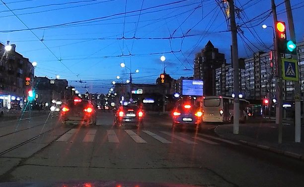 На ул. Советской два водителя решили встать «поближе» к светофору