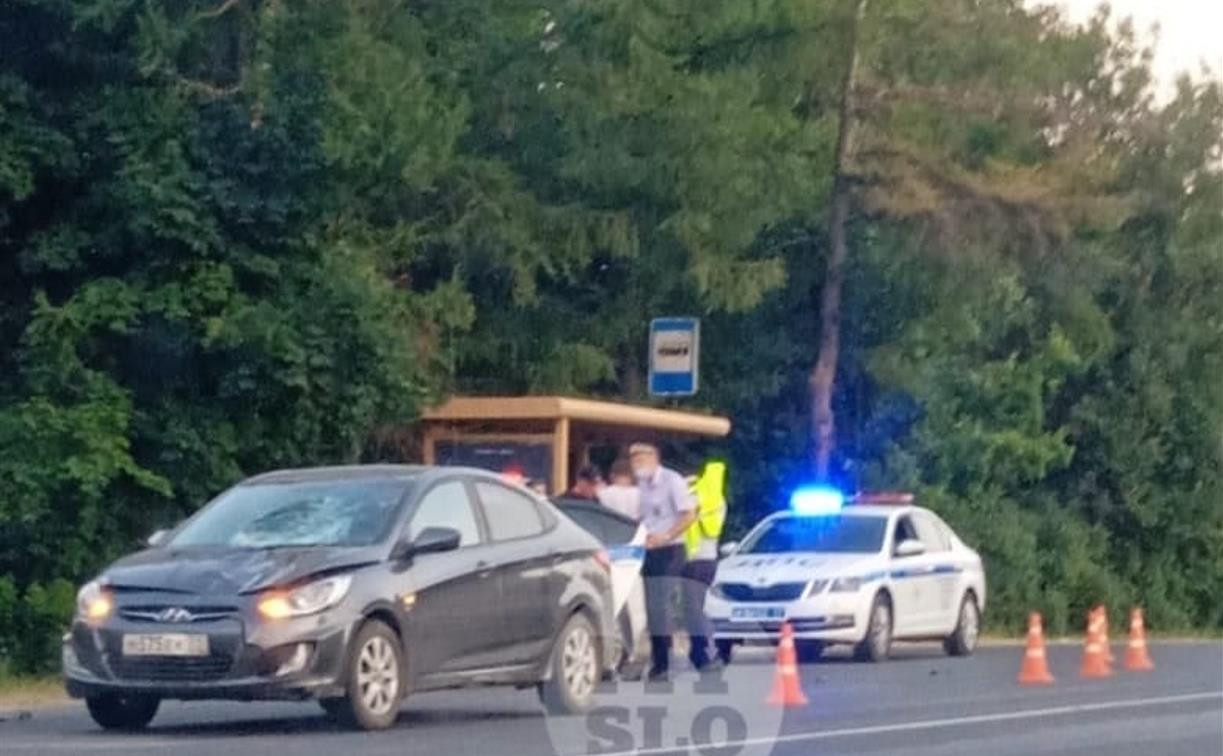 На Орловском шоссе водитель Hyundai Solaris сбил девушку