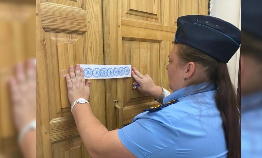 Приставы опечатали кафе на Октябрьской в Туле