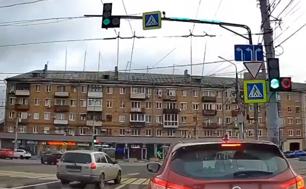 В центре Тулы водитель проехал так, как ему захотелось