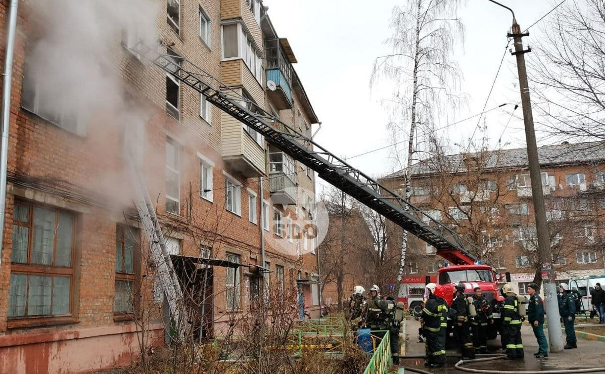 На улице Металлургов в Туле загорелась квартира 