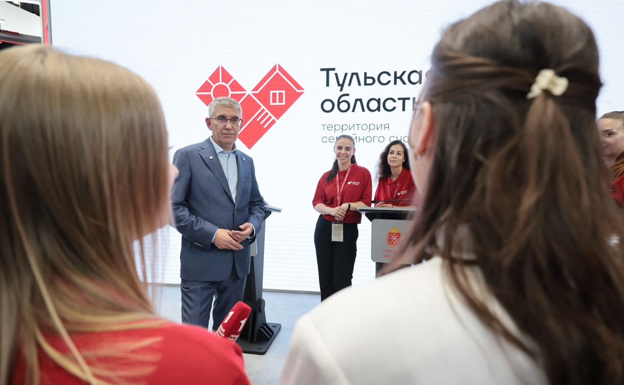 Губернатор Миляев встретился с молодежью из Тульской и Ленинградской областей