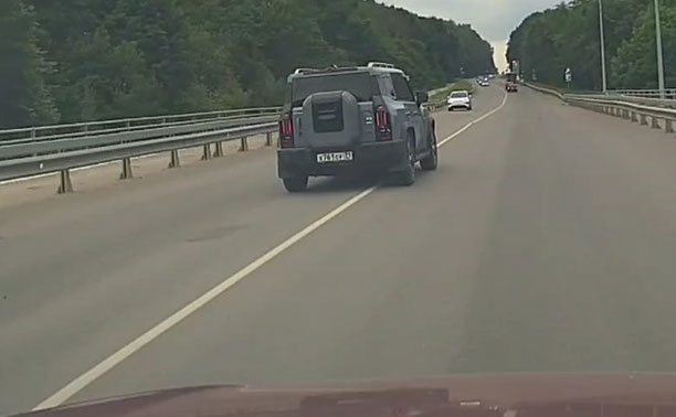 В Туле нарушитель на внедорожнике едва не устроил лобовое ДТП