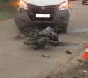 В Тульской области микроавтобус сбил скутериста