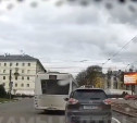 На ул. Болдина снова встретили автобус-нарушитель