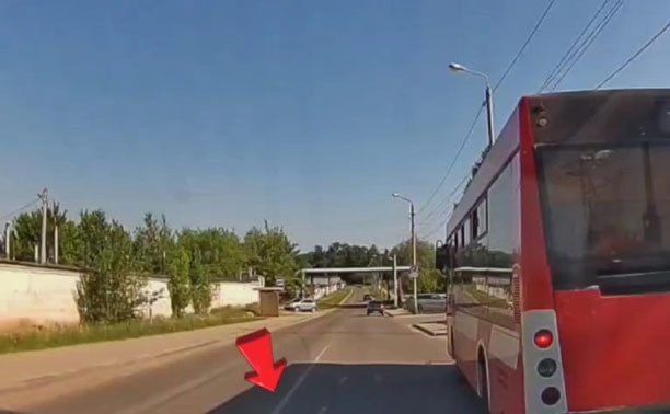 В Глушанках два водителя не пожелали ждать автобус