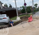 Ремонтируя улицу Тульского Рабочего полка, рабочие заблокировали выезд из частного дома
