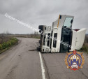 В Одоевском районе на трассе опрокинулся грузовик 