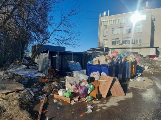 «Забыли один из домов»: тульские активисты пожаловались на мусорные свалки на Металлургов