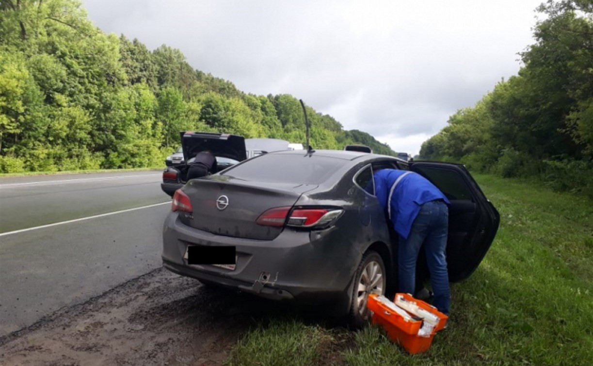 В Щекинском районе столкнулись автобус и Opel Astra