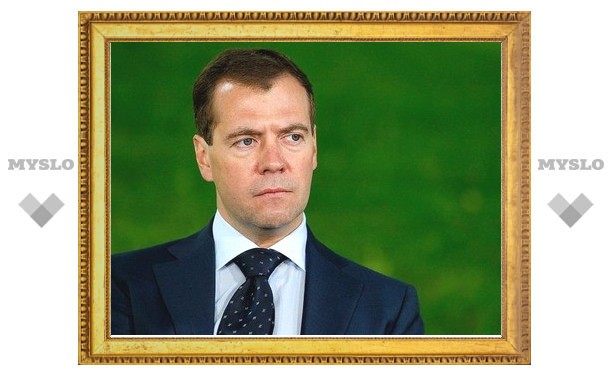 Медведев объяснил высылку таджиков