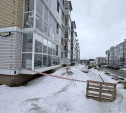В поселке Петровском УК наказали за снег и наледь на крыше дома на улице Паустовского
