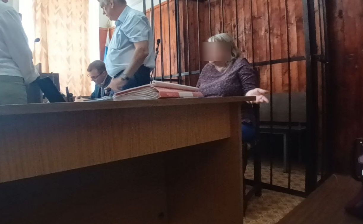 Бывшую судью из Ефремова обвиняют в нападении на сожителя. В суде он сказал, что порезал себя сам 