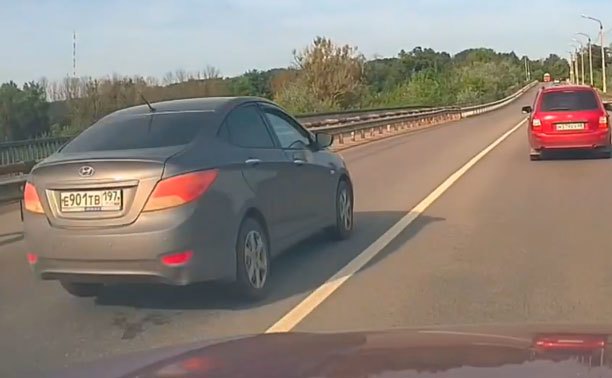 В Туле водитель решил, что обгон на мосту теперь разрешен