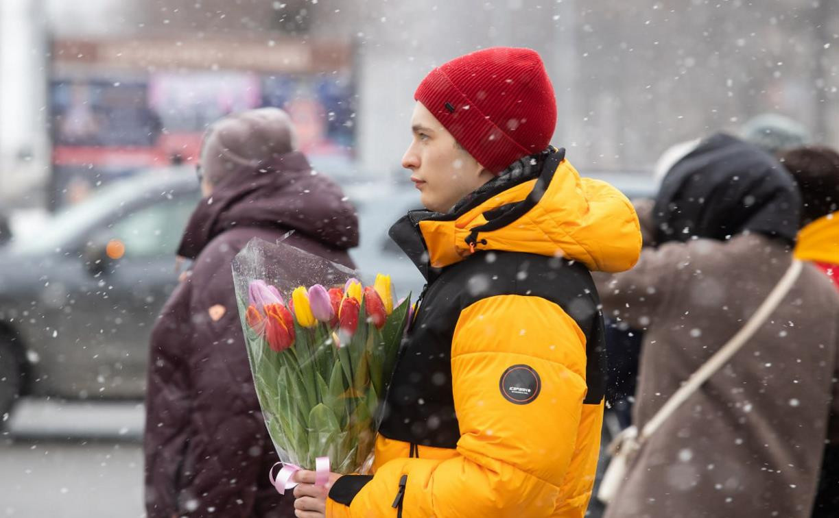 Туляки покупают цветы к 8 марта: фоторепортаж Myslo