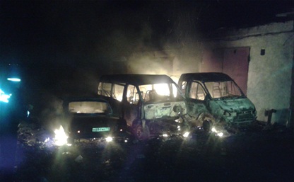 В Новомосковске одновременно сгорели четыре автомобиля