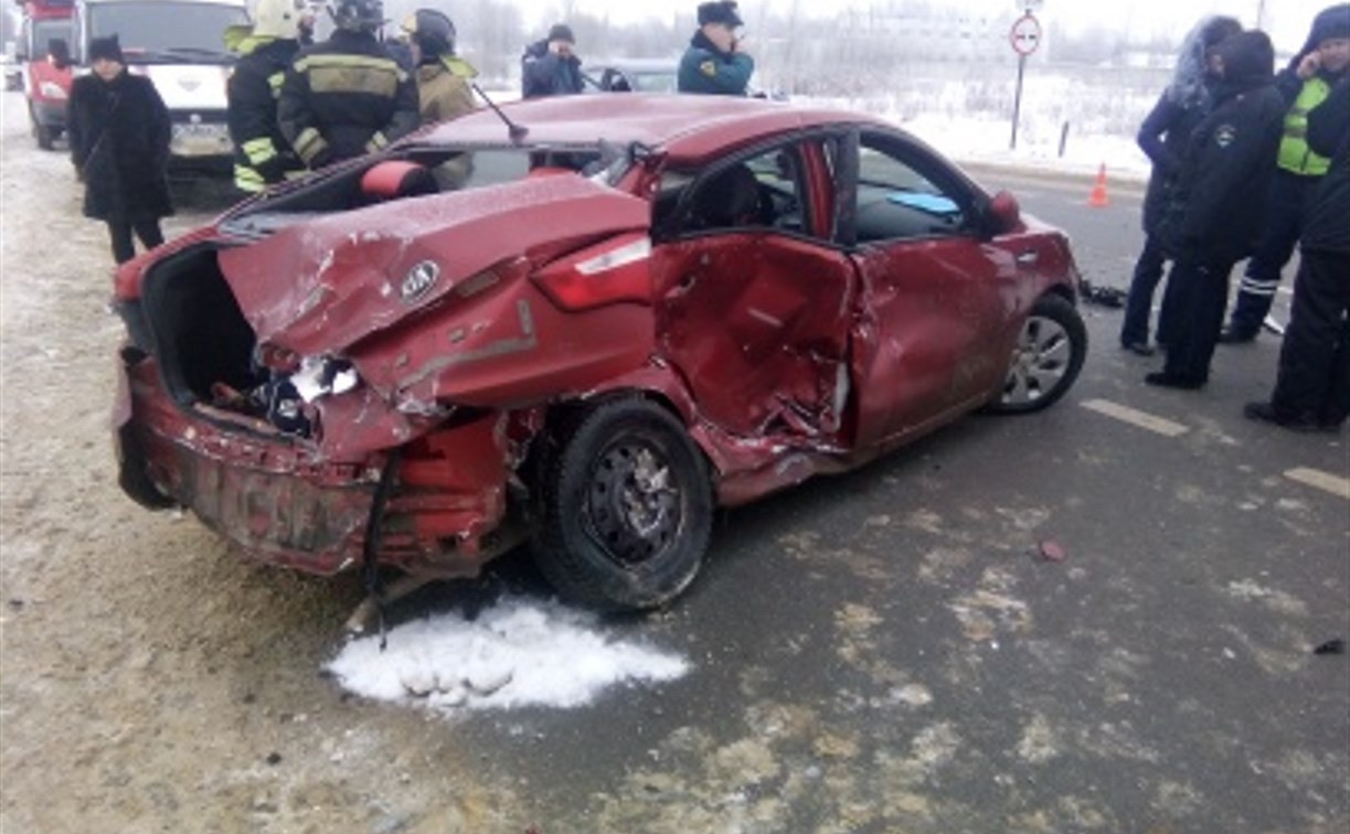 На трассе М-2 «Крым» столкнулись три автомобиля