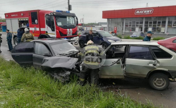 В ДТП на Павшинском мосту в Туле пострадали три человека 