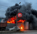 В Заречье крупный пожар: горит автосервис